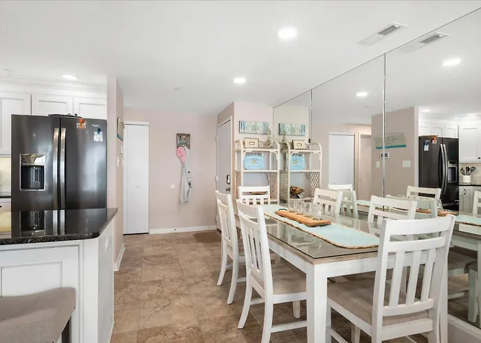 Holiday home Gorgeous 3 Bedroom Ocean Front In Sandy Square! *