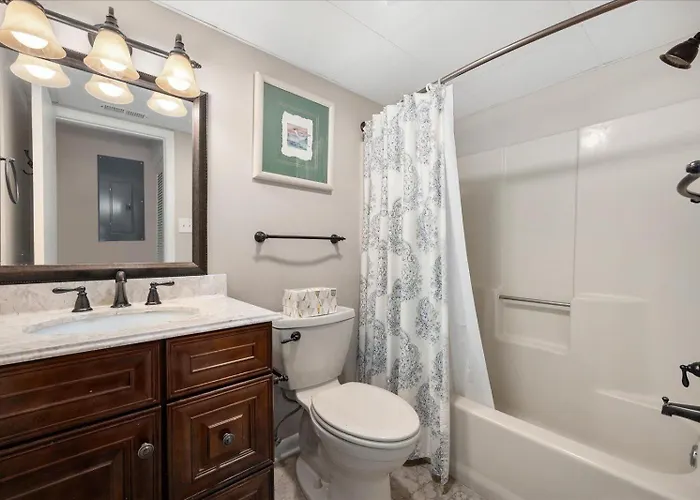 Gorgeous 3 Bedroom Ocean Front In Sandy Square! Holiday home