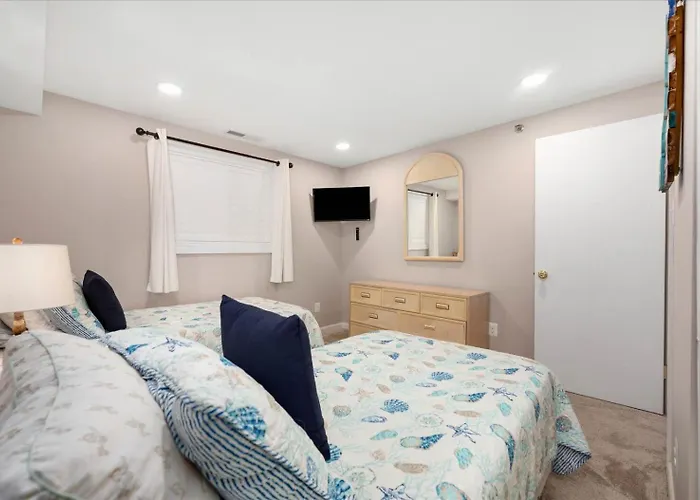 Gorgeous 3 Bedroom Ocean Front In Sandy Square! *