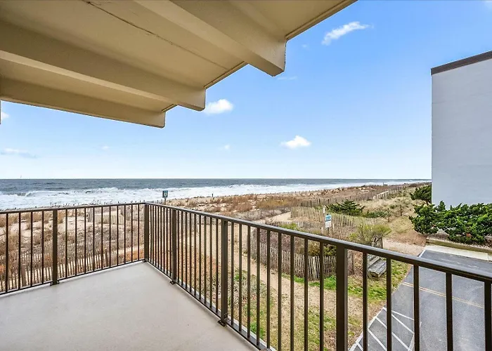 Gorgeous 3 Bedroom Ocean Front In Sandy Square! Holiday home