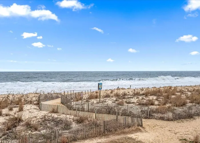 Gorgeous 3 Bedroom Ocean Front In Sandy Square! *