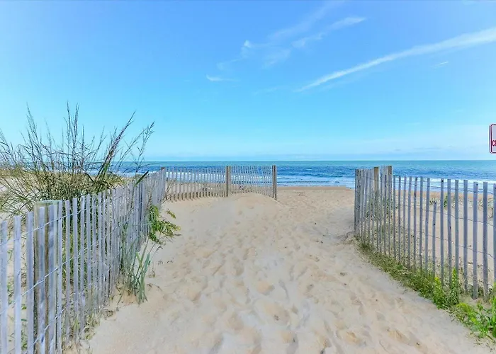 Gorgeous 3 Bedroom Ocean Front In Sandy Square! Holiday home *