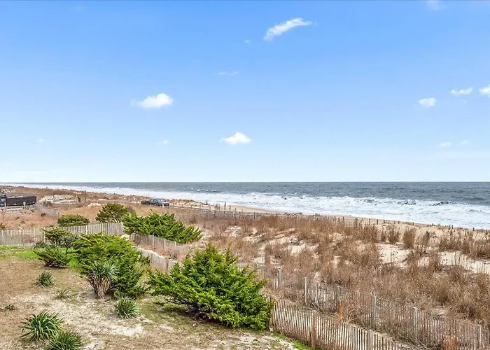 Gorgeous 3 Bedroom Ocean Front In Sandy Square! *