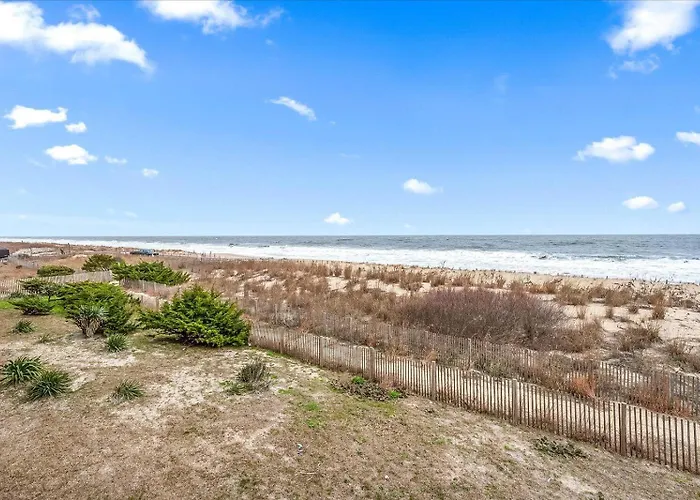 Gorgeous 3 Bedroom Ocean Front In Sandy Square! Holiday home